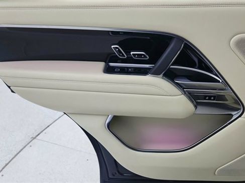 Used 2024 Land Rover Range Rover Long Wheelbase SE image 34