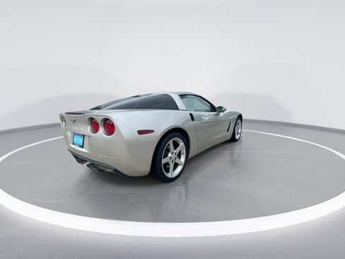 Used 2006 Chevrolet Corvette Coupe w/ Preferred Equipment Group RWD image 8