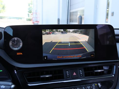 Used 2024 Lexus ES 300h w/ Premium Package FWD image 25