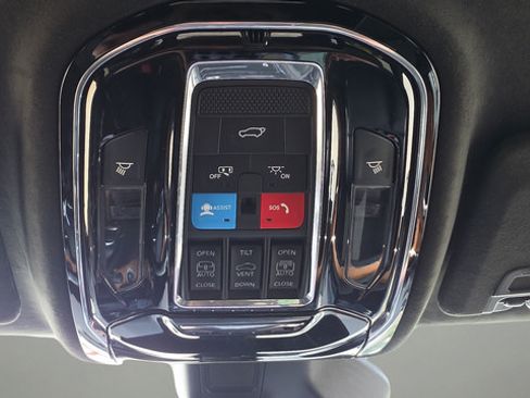 Used 2022 Jeep Grand Cherokee Summit AWD/4WD image 25