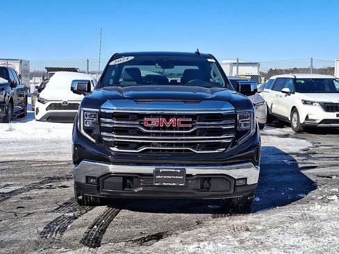 Used 2024 GMC Sierra 1500 SLT image 2