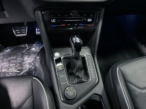 Certified 2022 Volkswagen Tiguan SEL R-Line AWD/4WD image 28