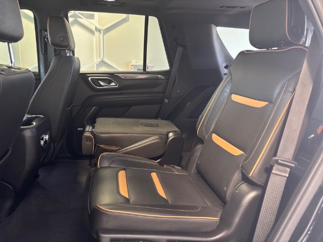 Used 2023 GMC Yukon AT4 w/ Technology Package AWD/4WD image 18
