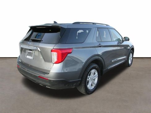 Used 2024 Ford Explorer XLT AWD/4WD image 3
