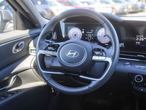 Certified 2025 Hyundai Elantra SEL image 17