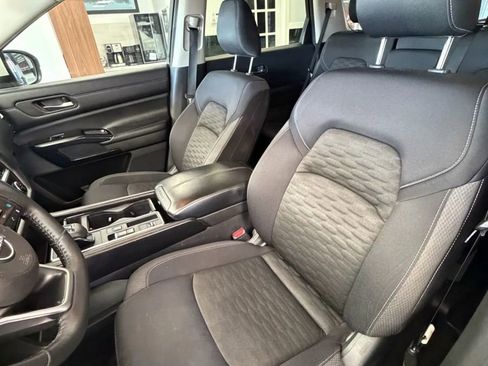 Used 2022 Nissan Pathfinder SV w/ SV Black Package image 10