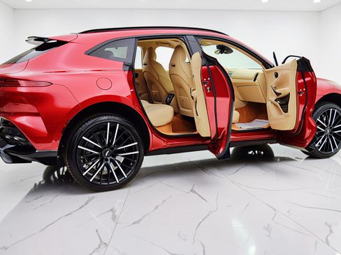 Used 2023 Aston Martin DBX 707 AWD/4WD image 10