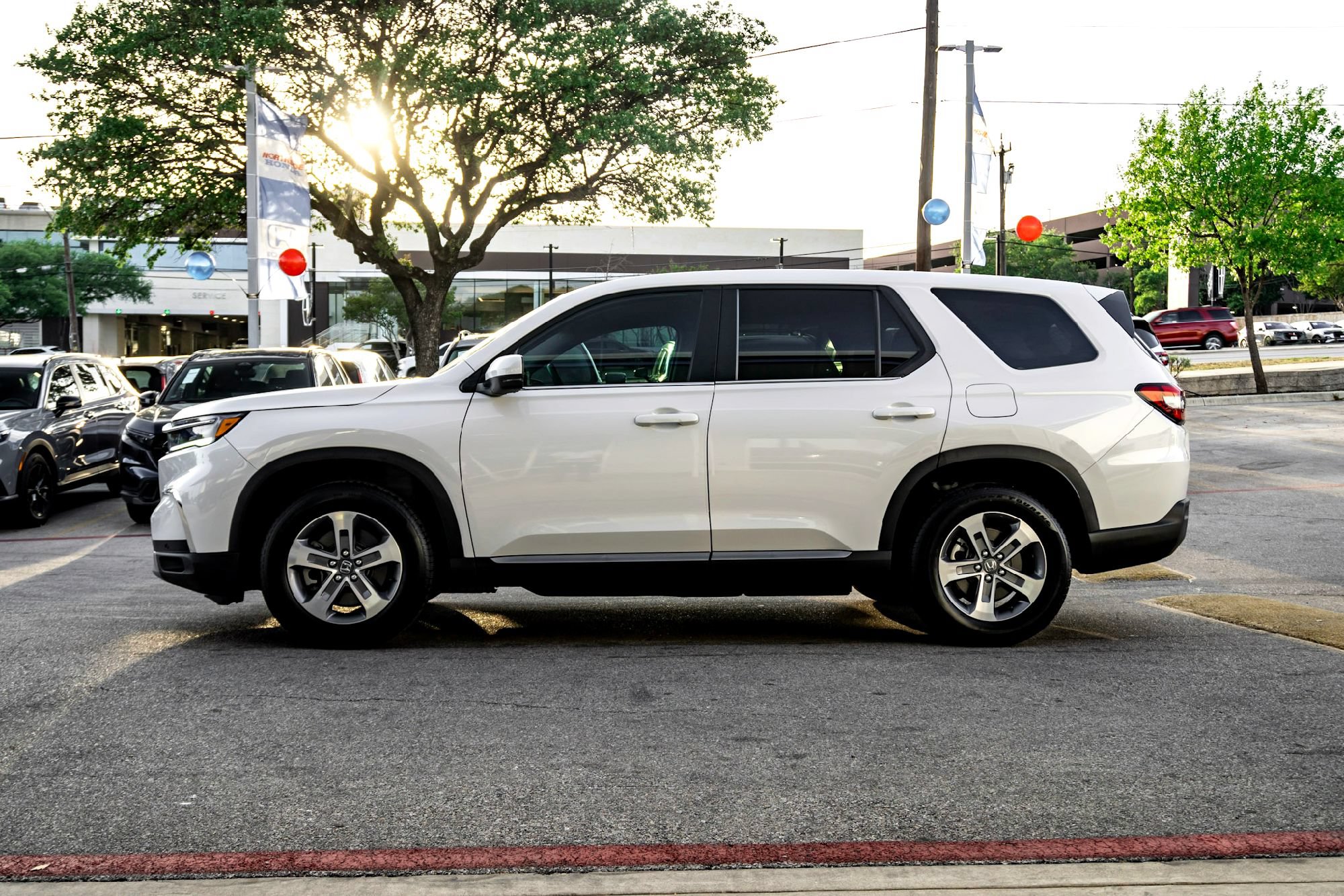 Used 2025 Honda Pilot EX-L image 8