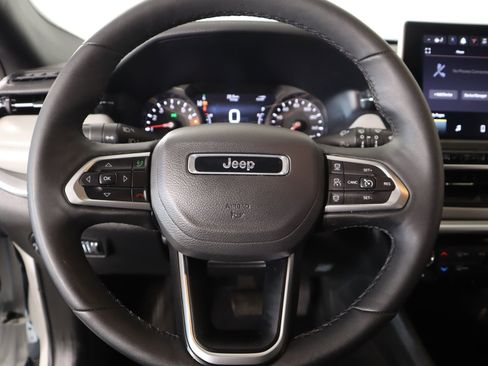 Used 2025 Jeep Compass Limited AWD/4WD image 3