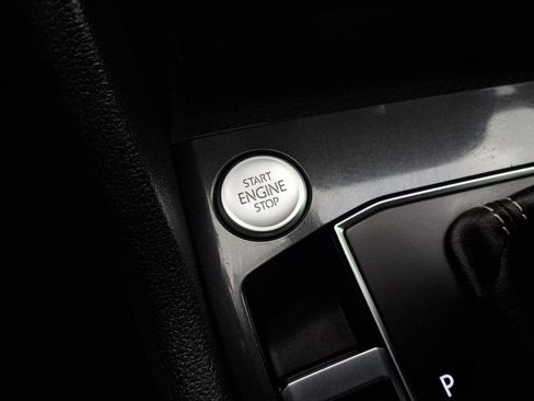 Used 2021 Volkswagen Tiguan SEL image 8