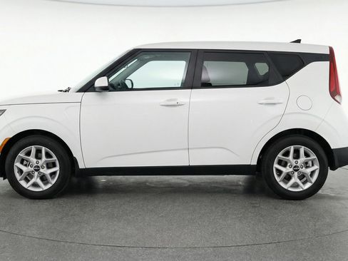 Used 2025 Kia Soul LX w/ LX Technology Package image 5