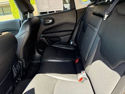 Used 2019 Jeep Compass Latitude FWD image 13