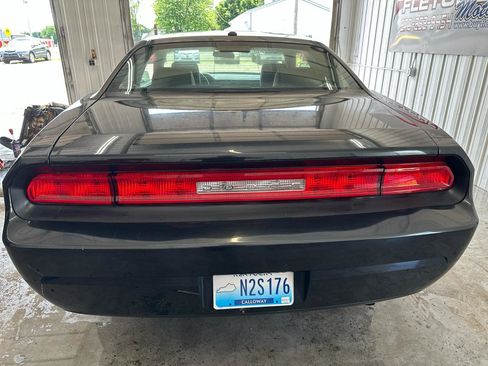 Used 2009 Dodge Challenger SE RWD image 3