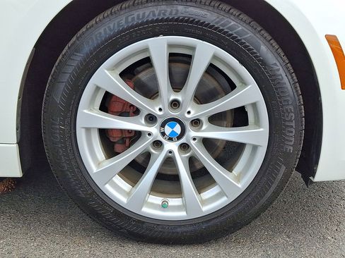 Used 2017 BMW 320i xDrive Sedan AWD/4WD image 27