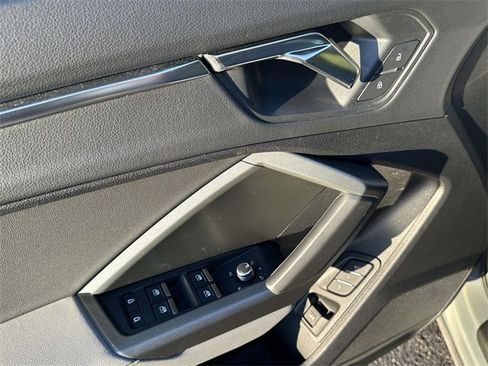 Used 2025 Audi Q3 2.0T Premium w/ Convenience Package image 21