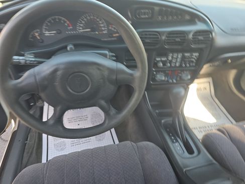 Used 2002 Pontiac Grand Prix SE w/ Widetrack Smart Pkg FWD image 9