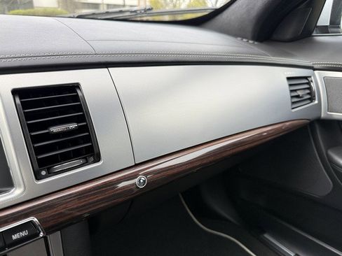 Used 2014 Jaguar XF 3.0 image 39