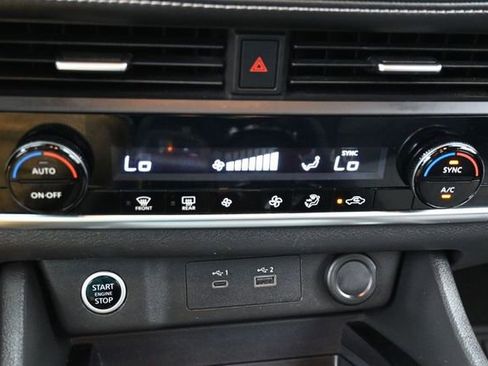 Used 2023 Nissan Rogue SV AWD/4WD image 21