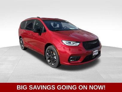 New 2026 Chrysler Pacifica Select w/ S Appearance Package