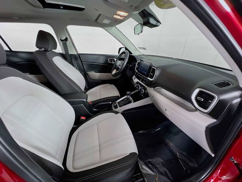 Certified 2024 Hyundai Venue SEL FWD image 28