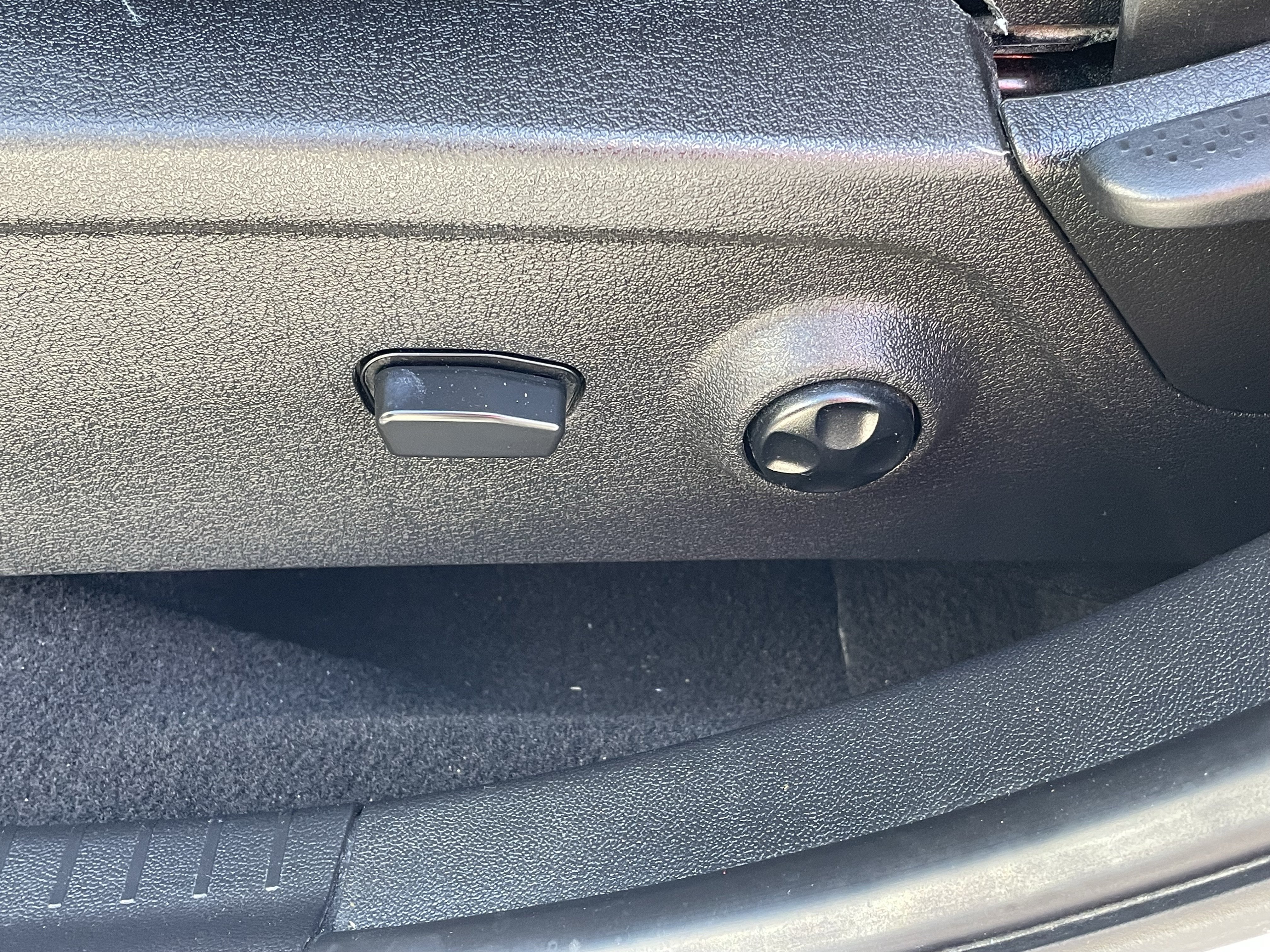 Used 2020 Dodge Journey SE w/ SE Popular Equipment Group FWD image 18