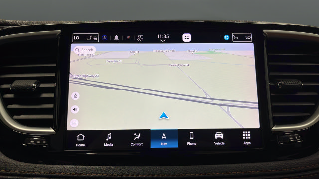 Used 2023 Chrysler Pacifica Pinnacle FWD image 16