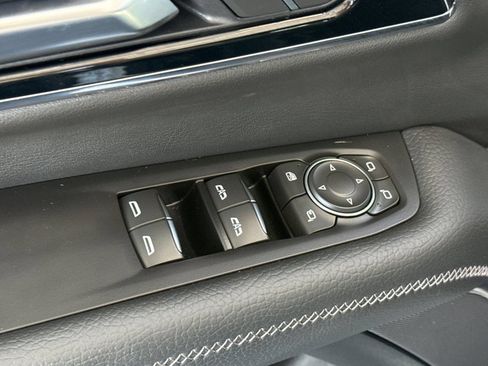 Used 2025 GMC Yukon XL Denali RWD image 18
