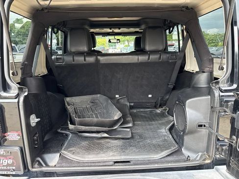 Used 2014 Jeep Wrangler Unlimited Rubicon w/ Connectivity Group AWD/4WD image 43