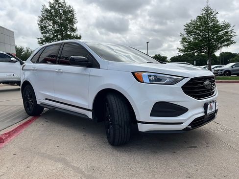 Used 2022 Ford Edge SE w/ Black Appearance Package image 4
