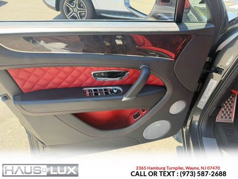 Used 2017 Bentley Bentayga AWD/4WD image 19