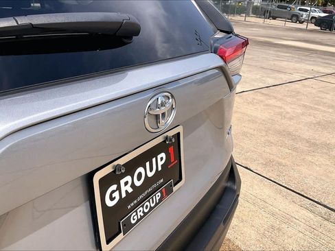 Used 2025 Toyota RAV4 XLE FWD image 31