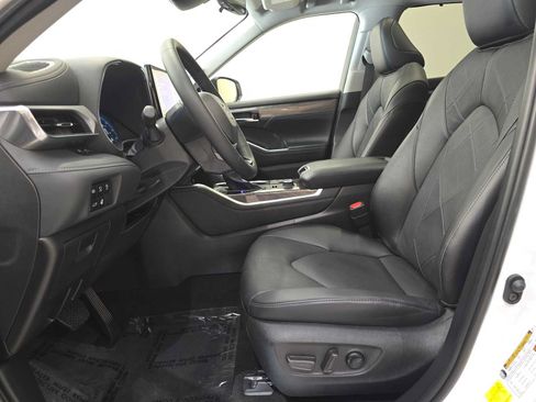 Certified 2025 Toyota Highlander Platinum AWD/4WD image 21
