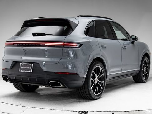 Certified 2025 Porsche Cayenne AWD/4WD image 33