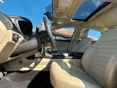 Used 2014 Ford Fusion SE w/ Equipment Group 202A image 10