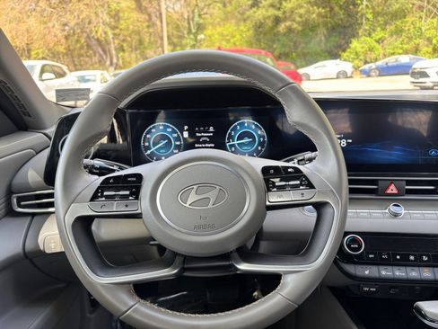 Used 2025 Hyundai Elantra SEL image 29