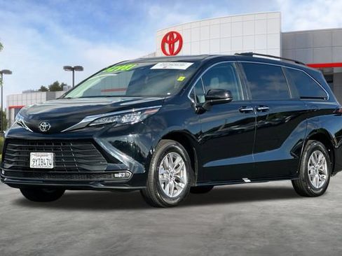 Used 2026 Toyota Sienna XLE FWD image 9
