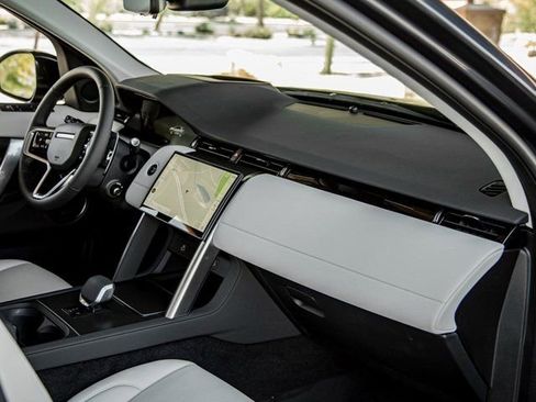 Used 2024 Land Rover Discovery Sport S image 29