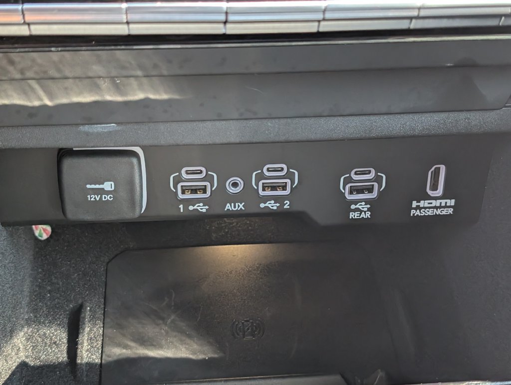 Used 2024 Jeep Grand Wagoneer L Series III w/ Rear Seat Video Group 1 AWD/4WD image 25