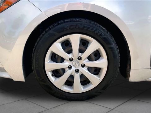 Used 2022 Toyota Corolla LE FWD image 21