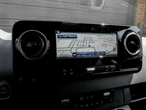 Used 2025 Mercedes-Benz Sprinter 2500 image 17