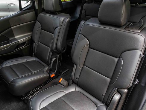 Used 2023 GMC Acadia SLT w/ LPO, Floor Liner Package image 21