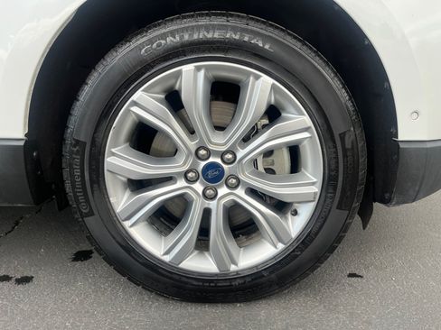 Used 2020 Ford Edge Titanium w/ Equipment Group 301A AWD/4WD image 31