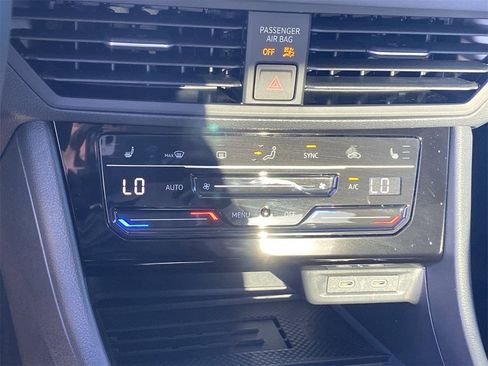 New 2025 Volkswagen Jetta SE image 24