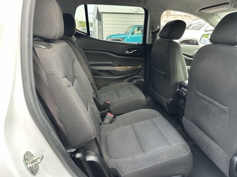 Used 2022 GMC Acadia SLE w/ Driver Convenience Package FWD image 18
