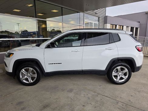 Used 2024 Jeep Compass Latitude AWD/4WD image 2