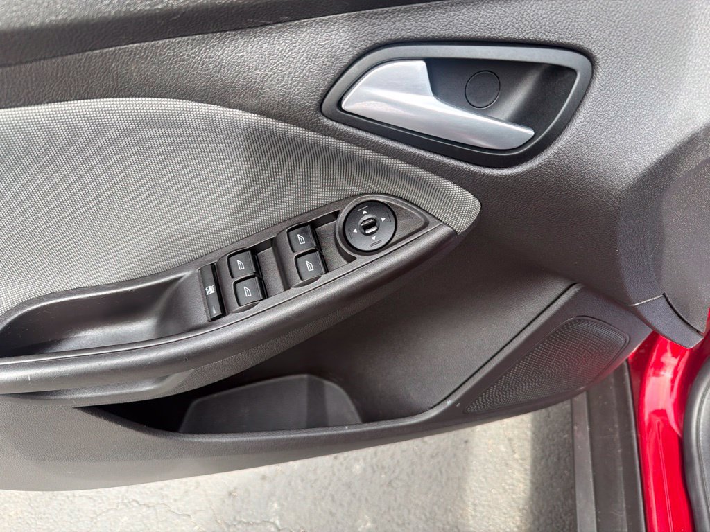 Used 2014 Ford Focus SE FWD image 17