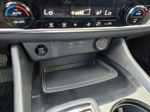 Used 2025 Nissan Rogue SV AWD/4WD image 26