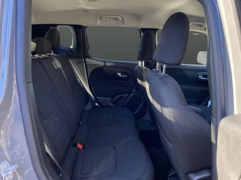 Used 2020 Jeep Renegade Latitude w/ Cold Weather Group image 28