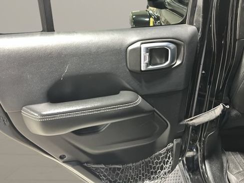 Used 2018 Jeep Wrangler Unlimited Sahara AWD/4WD image 21