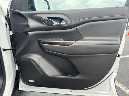 Used 2023 GMC Acadia AT4 w/ Technology Package image 10